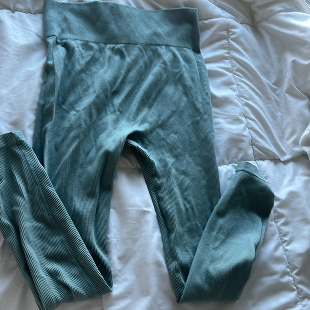 Yoga pants bule or green so comfy size M/L